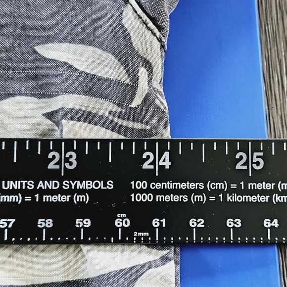 TOMMY BAHAMA 100% Silk Hibiscus Island Hawaiian Tropical Camp Shirt Size Large - Picture 8 of 10